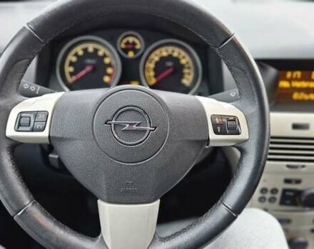 Черный Опель Астра, объемом двигателя 1.6 л и пробегом 210 тыс. км за 5850 $, фото 49 на Automoto.ua