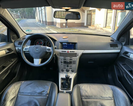 Черный Опель Астра, объемом двигателя 1.6 л и пробегом 180 тыс. км за 5499 $, фото 152 на Automoto.ua