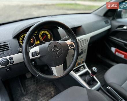 Черный Опель Астра, объемом двигателя 1.8 л и пробегом 209 тыс. км за 5600 $, фото 15 на Automoto.ua