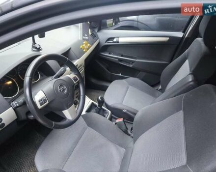 Черный Опель Астра, объемом двигателя 1.6 л и пробегом 250 тыс. км за 5200 $, фото 7 на Automoto.ua