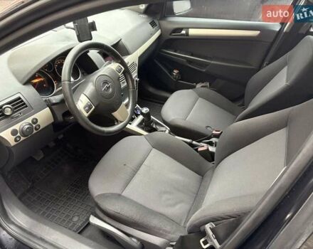 Черный Опель Астра, объемом двигателя 1.7 л и пробегом 276 тыс. км за 5200 $, фото 7 на Automoto.ua