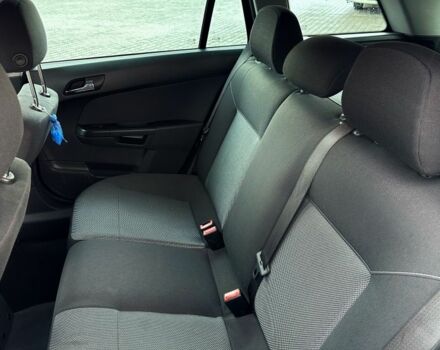 Черный Опель Астра, объемом двигателя 1.8 л и пробегом 225 тыс. км за 5800 $, фото 15 на Automoto.ua