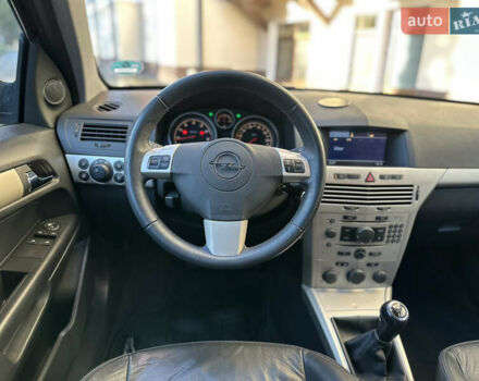 Черный Опель Астра, объемом двигателя 1.6 л и пробегом 180 тыс. км за 5499 $, фото 155 на Automoto.ua