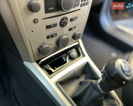 Черный Опель Астра, объемом двигателя 1.6 л и пробегом 180 тыс. км за 5499 $, фото 136 на Automoto.ua