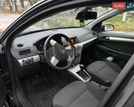 Черный Опель Астра, объемом двигателя 1.6 л и пробегом 189 тыс. км за 4999 $, фото 11 на Automoto.ua