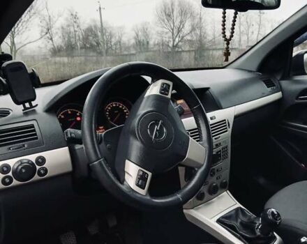 Черный Опель Астра, объемом двигателя 1.9 л и пробегом 262 тыс. км за 5500 $, фото 6 на Automoto.ua