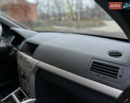 Черный Опель Астра, объемом двигателя 1.8 л и пробегом 209 тыс. км за 5600 $, фото 31 на Automoto.ua