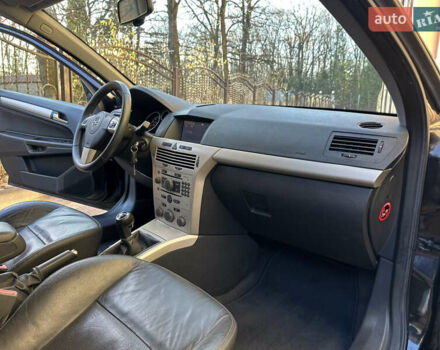 Черный Опель Астра, объемом двигателя 1.6 л и пробегом 180 тыс. км за 5499 $, фото 116 на Automoto.ua