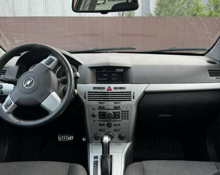 Черный Опель Астра, объемом двигателя 1.8 л и пробегом 405 тыс. км за 5500 $, фото 13 на Automoto.ua