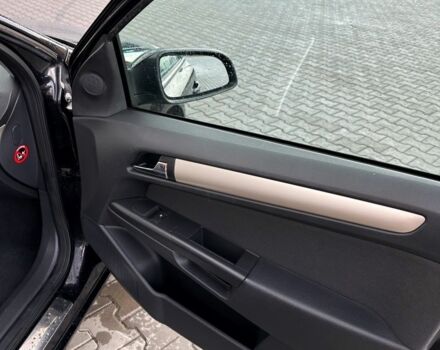 Черный Опель Астра, объемом двигателя 1.8 л и пробегом 225 тыс. км за 5800 $, фото 9 на Automoto.ua