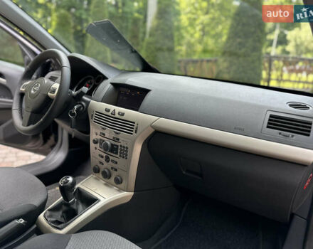 Черный Опель Астра, объемом двигателя 1.6 л и пробегом 157 тыс. км за 5499 $, фото 89 на Automoto.ua