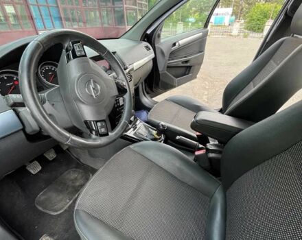 Опель Астра 2009 в Овруче на Automoto.ua Черный Опель Астра, объемом двигателя 1.7 л и пробегом 256 тыс. км за 5800 $, фото 2 на Automoto.ua