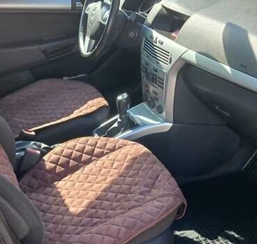 Черный Опель Астра, объемом двигателя 1.8 л и пробегом 164 тыс. км за 5500 $, фото 24 на Automoto.ua