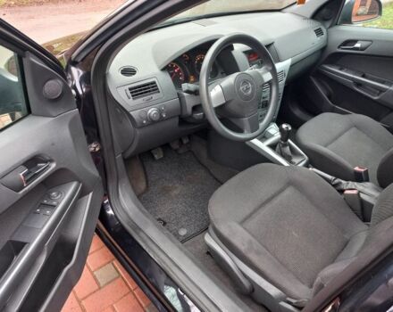 Черный Опель Астра, объемом двигателя 1.8 л и пробегом 200 тыс. км за 5750 $, фото 11 на Automoto.ua