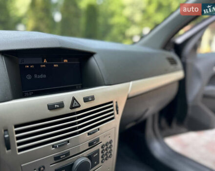 Черный Опель Астра, объемом двигателя 1.6 л и пробегом 157 тыс. км за 5499 $, фото 114 на Automoto.ua