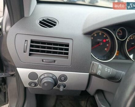 Черный Опель Астра, объемом двигателя 1.8 л и пробегом 178 тыс. км за 6800 $, фото 1 на Automoto.ua