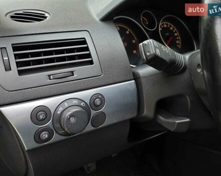 Черный Опель Астра, объемом двигателя 1.7 л и пробегом 224 тыс. км за 5599 $, фото 24 на Automoto.ua