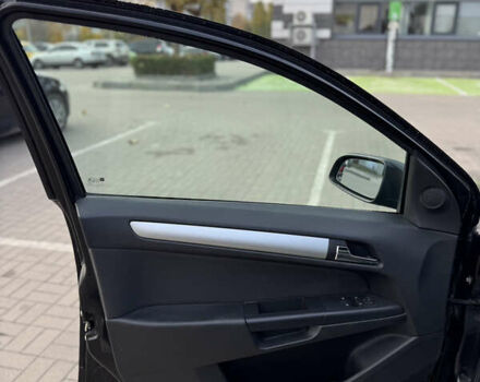 Черный Опель Астра, объемом двигателя 1.69 л и пробегом 223 тыс. км за 5900 $, фото 4 на Automoto.ua