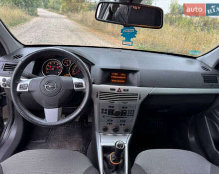 Черный Опель Астра, объемом двигателя 1.6 л и пробегом 230 тыс. км за 5750 $, фото 38 на Automoto.ua