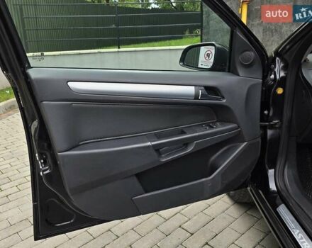 Черный Опель Астра, объемом двигателя 1.7 л и пробегом 224 тыс. км за 5599 $, фото 19 на Automoto.ua