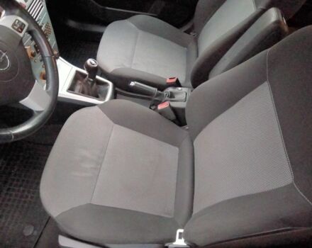 Черный Опель Астра, объемом двигателя 1.4 л и пробегом 218 тыс. км за 4550 $, фото 8 на Automoto.ua