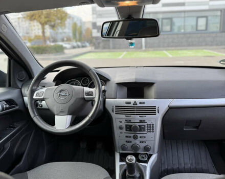 Черный Опель Астра, объемом двигателя 1.69 л и пробегом 223 тыс. км за 5900 $, фото 7 на Automoto.ua