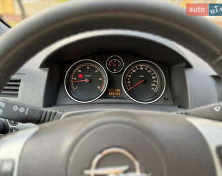 Черный Опель Астра, объемом двигателя 1.69 л и пробегом 223 тыс. км за 5900 $, фото 9 на Automoto.ua