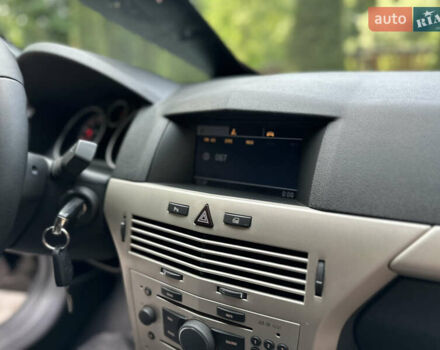 Черный Опель Астра, объемом двигателя 1.6 л и пробегом 157 тыс. км за 5499 $, фото 93 на Automoto.ua