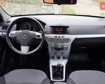 Черный Опель Астра, объемом двигателя 1.6 л и пробегом 238 тыс. км за 6299 $, фото 49 на Automoto.ua