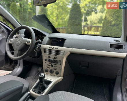 Черный Опель Астра, объемом двигателя 1.6 л и пробегом 157 тыс. км за 5499 $, фото 123 на Automoto.ua
