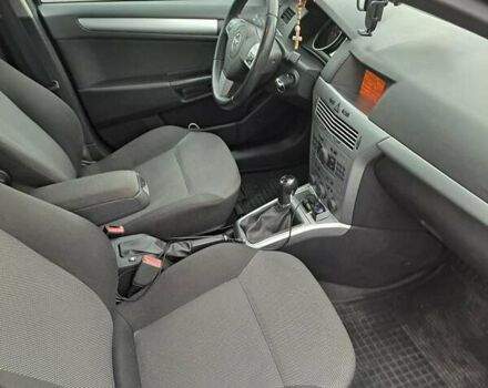 Черный Опель Астра, объемом двигателя 1.6 л и пробегом 212 тыс. км за 5200 $, фото 23 на Automoto.ua