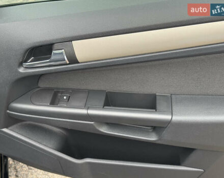 Черный Опель Астра, объемом двигателя 1.6 л и пробегом 210 тыс. км за 6400 $, фото 13 на Automoto.ua