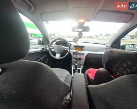 Черный Опель Астра, объемом двигателя 1.6 л и пробегом 212 тыс. км за 5200 $, фото 25 на Automoto.ua