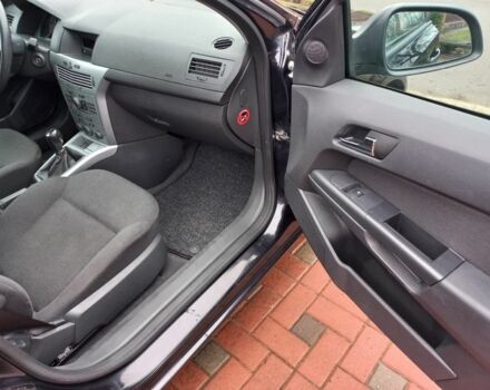 Черный Опель Астра, объемом двигателя 1.8 л и пробегом 200 тыс. км за 5750 $, фото 16 на Automoto.ua