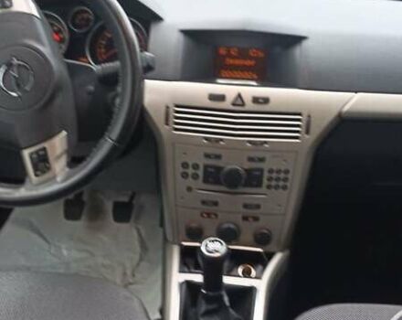 Черный Опель Астра, объемом двигателя 1.6 л и пробегом 249 тыс. км за 5650 $, фото 12 на Automoto.ua