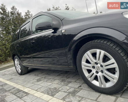 Чорний Опель Астра, об'ємом двигуна 1.6 л та пробігом 243 тис. км за 5950 $, фото 4 на Automoto.ua