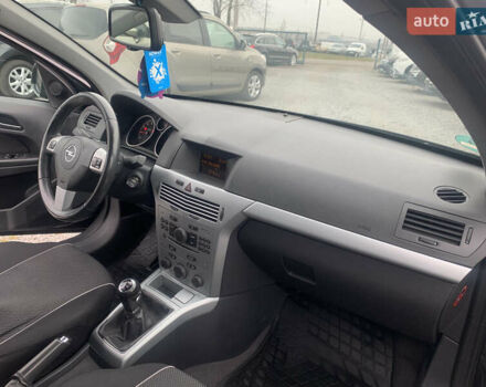 Черный Опель Астра, объемом двигателя 1.6 л и пробегом 232 тыс. км за 5500 $, фото 21 на Automoto.ua