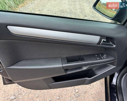 Черный Опель Астра, объемом двигателя 1.6 л и пробегом 230 тыс. км за 5750 $, фото 35 на Automoto.ua