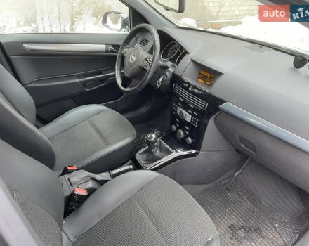 Черный Опель Астра, объемом двигателя 1.6 л и пробегом 240 тыс. км за 5600 $, фото 8 на Automoto.ua