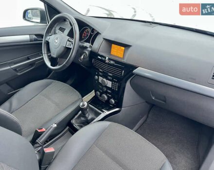 Черный Опель Астра, объемом двигателя 1.6 л и пробегом 148 тыс. км за 6300 $, фото 25 на Automoto.ua