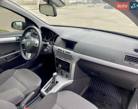 Черный Опель Астра, объемом двигателя 1.8 л и пробегом 200 тыс. км за 6999 $, фото 17 на Automoto.ua