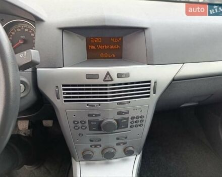 Черный Опель Астра, объемом двигателя 1.8 л и пробегом 178 тыс. км за 6800 $, фото 4 на Automoto.ua