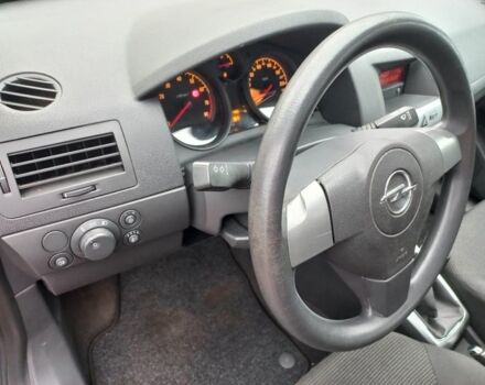 Черный Опель Астра, объемом двигателя 1.8 л и пробегом 200 тыс. км за 5750 $, фото 13 на Automoto.ua