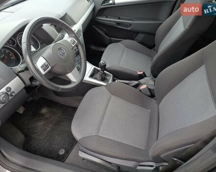 Черный Опель Астра, объемом двигателя 1.8 л и пробегом 178 тыс. км за 6800 $, фото 5 на Automoto.ua