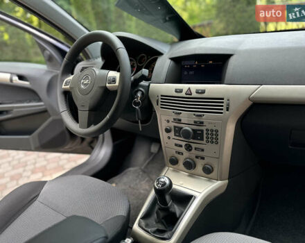 Черный Опель Астра, объемом двигателя 1.6 л и пробегом 157 тыс. км за 5499 $, фото 90 на Automoto.ua