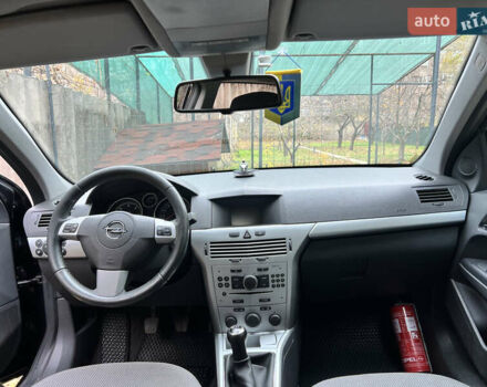 Черный Опель Астра, объемом двигателя 1.69 л и пробегом 192 тыс. км за 5900 $, фото 12 на Automoto.ua