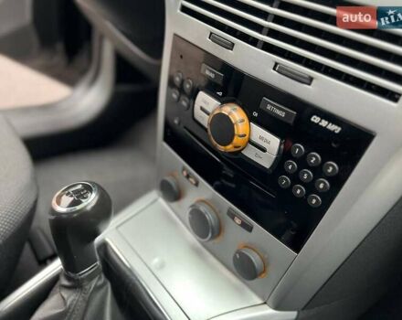 Черный Опель Астра, объемом двигателя 1.6 л и пробегом 199 тыс. км за 6499 $, фото 55 на Automoto.ua