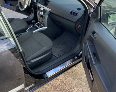 Опель Астра 2009 у Кропивницькому (Кіровограді) на Automoto.ua Чорний Опель Астра, об'ємом двигуна 1.36 л та пробігом 258 тис. км за 5500 $, фото 4 на Automoto.ua