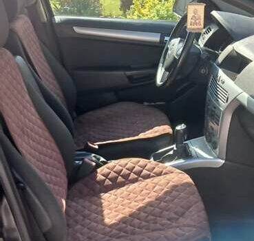 Черный Опель Астра, объемом двигателя 1.8 л и пробегом 164 тыс. км за 5500 $, фото 25 на Automoto.ua