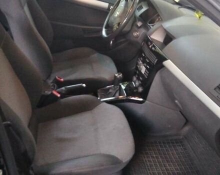 Черный Опель Астра, объемом двигателя 1.6 л и пробегом 252 тыс. км за 5250 $, фото 6 на Automoto.ua